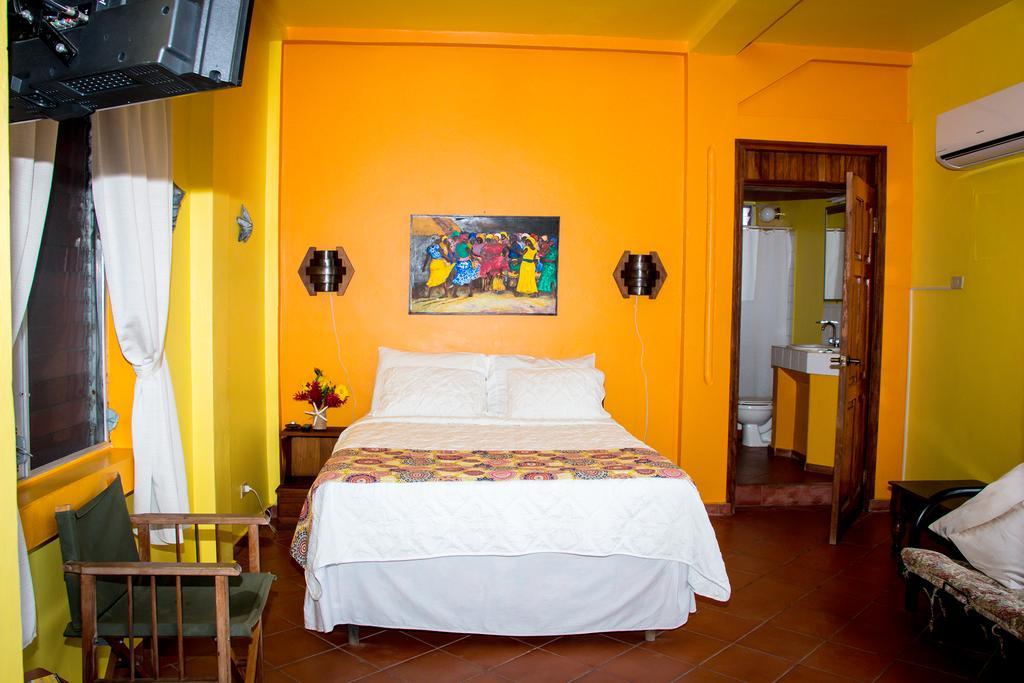 Hotel Maya Vista Tela Esterno foto